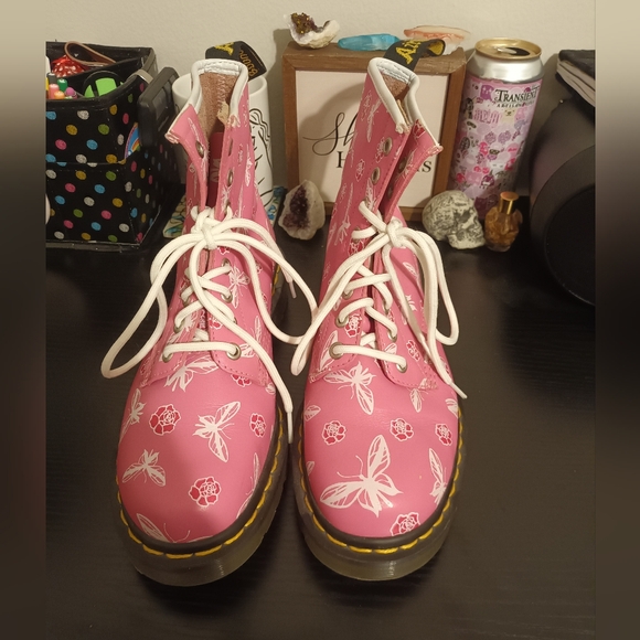 RARE Dr. Martens Pink Butterfly Rose Boots USL 8 - Picture 3 of 6